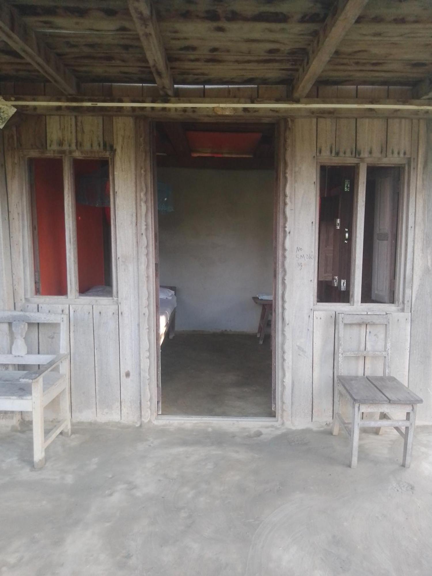 Shanta Ghar A Rustic Guesthouse Chitwan Bagian luar foto