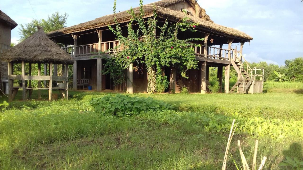 Shanta Ghar A Rustic Guesthouse Chitwan Bagian luar foto