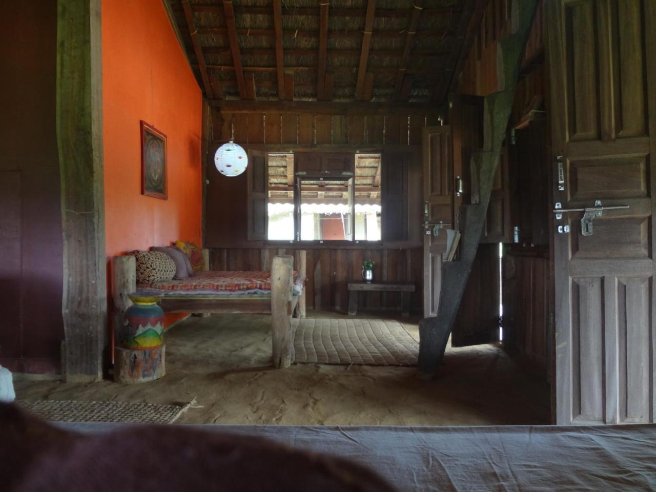 Shanta Ghar A Rustic Guesthouse Chitwan Bagian luar foto