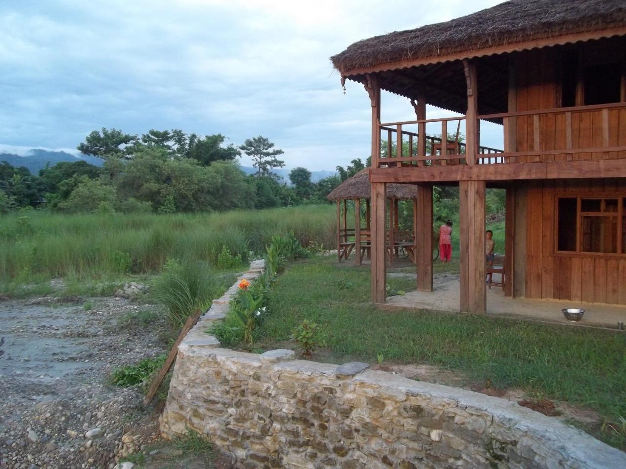 Shanta Ghar A Rustic Guesthouse Chitwan Bagian luar foto